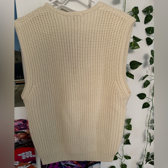 OVERSIZED SWEATER VEST - Picture 2 of 2